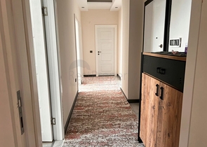 شقة غرفتين وصالة - مطبخ منفصل - ضمن مجمع جديد - في محمودلار / الانيا 