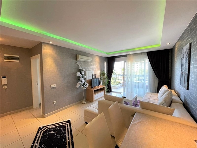 اول صف على البحر - شقة غرفة وصالة مفروشة -ضمن مجمع حديث - في كاستل / الانيا 