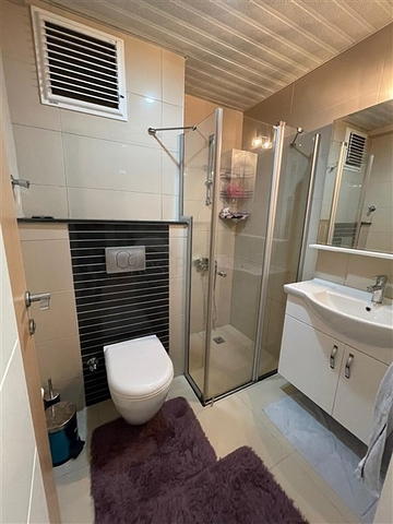 اول صف على البحر - شقة غرفة وصالة مفروشة -ضمن مجمع حديث - في كاستل / الانيا 