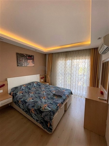 اول صف على البحر - شقة غرفة وصالة مفروشة -ضمن مجمع حديث - في كاستل / الانيا 