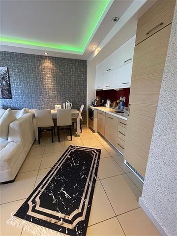 اول صف على البحر - شقة غرفة وصالة مفروشة -ضمن مجمع حديث - في كاستل / الانيا 