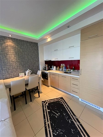 اول صف على البحر - شقة غرفة وصالة مفروشة -ضمن مجمع حديث - في كاستل / الانيا 