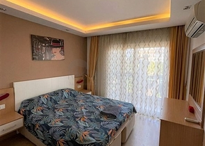 اول صف على البحر - شقة غرفة وصالة مفروشة -ضمن مجمع حديث - في كاستل / الانيا 