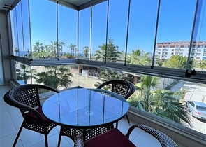 اول صف على البحر - شقة غرفة وصالة مفروشة -ضمن مجمع حديث - في كاستل / الانيا 