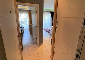 اول صف على البحر - شقة غرفة وصالة مفروشة -ضمن مجمع حديث - في كاستل / الانيا 