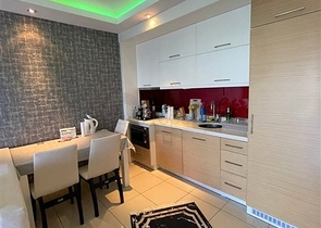 اول صف على البحر - شقة غرفة وصالة مفروشة -ضمن مجمع حديث - في كاستل / الانيا 