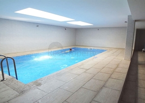 اول صف على البحر - شقة غرفة وصالة مفروشة -ضمن مجمع حديث - في كاستل / الانيا 