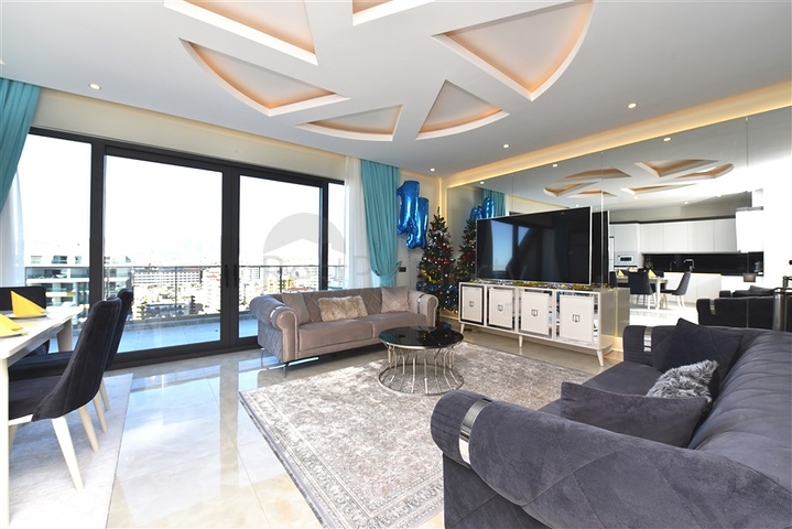 على البحر مباشرة - دوبلكس غرفتين وصالة -ضمن مجمع فاخر - في محمودلار/ الانيا 