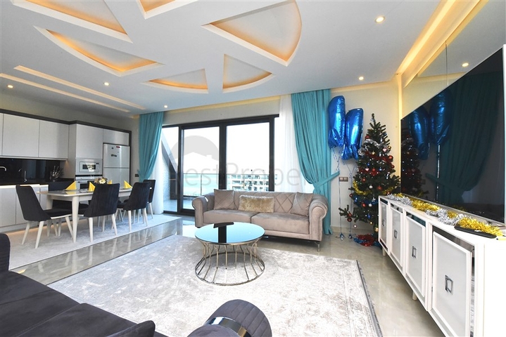 على البحر مباشرة - دوبلكس غرفتين وصالة -ضمن مجمع فاخر - في محمودلار/ الانيا 