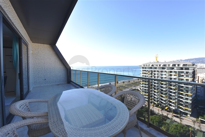 على البحر مباشرة - دوبلكس غرفتين وصالة -ضمن مجمع فاخر - في محمودلار/ الانيا 