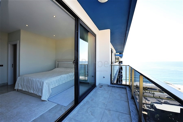 على البحر مباشرة - دوبلكس غرفتين وصالة -ضمن مجمع فاخر - في محمودلار/ الانيا 