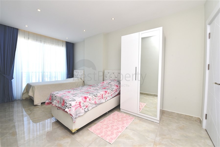 على البحر مباشرة - دوبلكس غرفتين وصالة -ضمن مجمع فاخر - في محمودلار/ الانيا 