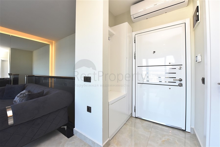 على البحر مباشرة - دوبلكس غرفتين وصالة -ضمن مجمع فاخر - في محمودلار/ الانيا 