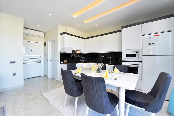 على البحر مباشرة - دوبلكس غرفتين وصالة -ضمن مجمع فاخر - في محمودلار/ الانيا 