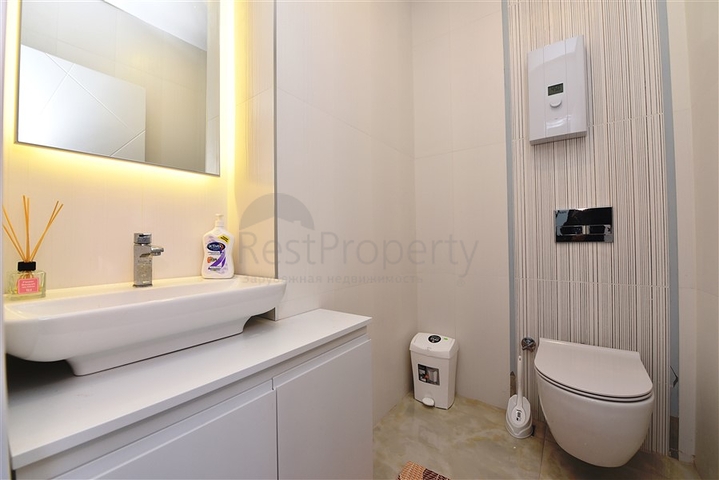 على البحر مباشرة - دوبلكس غرفتين وصالة -ضمن مجمع فاخر - في محمودلار/ الانيا 