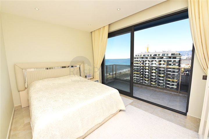 على البحر مباشرة - دوبلكس غرفتين وصالة -ضمن مجمع فاخر - في محمودلار/ الانيا 