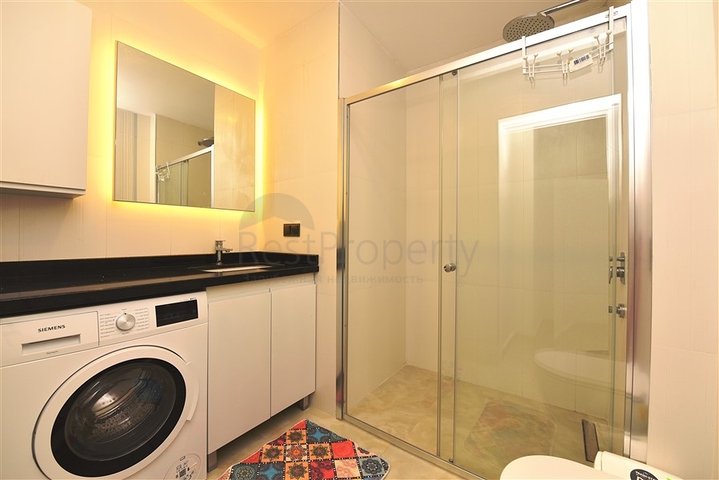 على البحر مباشرة - دوبلكس غرفتين وصالة -ضمن مجمع فاخر - في محمودلار/ الانيا 