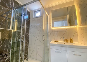 شقة جديدة - تصميم غرفة وصالة مفروشة - في ديمرتاش / الانيا 