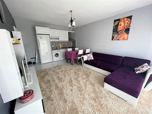 سعر مناسب - شقة غرفة وصالة مفروشة - قريبة من البحر والخدمات - محمودلار / الانيا 