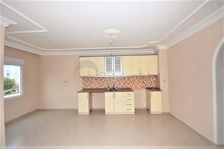 شقة غرفتين وصالة - قريبة من البحر والخدمات - في محمودلار / الانيا 