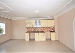 شقة غرفتين وصالة - قريبة من البحر والخدمات - في محمودلار / الانيا 