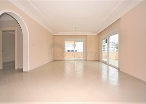 شقة غرفتين وصالة - قريبة من البحر والخدمات - في محمودلار / الانيا 