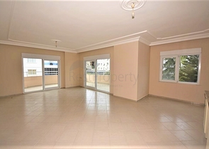 شقة غرفتين وصالة - قريبة من البحر والخدمات - في محمودلار / الانيا 