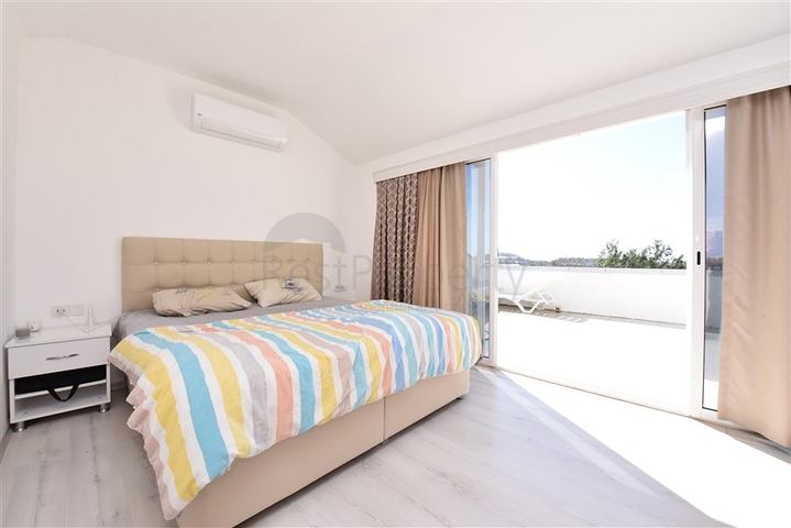 سعر منافس - شقة دوبلكس 3 غرف وصالة مفروشة -ضمن مجمع سكني في كوناكليه / الانيا 