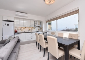 سعر منافس - شقة دوبلكس 3 غرف وصالة مفروشة -ضمن مجمع سكني في كوناكليه / الانيا 