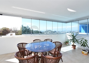 سعر منافس - شقة دوبلكس 3 غرف وصالة مفروشة -ضمن مجمع سكني في كوناكليه / الانيا 