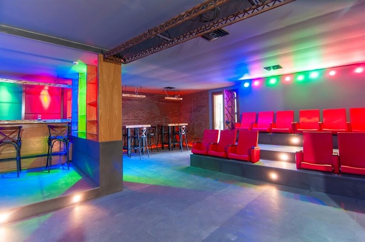 دوبلكس 3 غرف وصالة مفروشة - ضمن مجمع يضم كافة الخدمات في كاستل / الانيا 