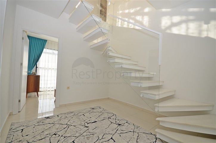 دوبلكس 3 غرف وصالة مفروشة - ضمن مجمع يضم كافة الخدمات في كاستل / الانيا 