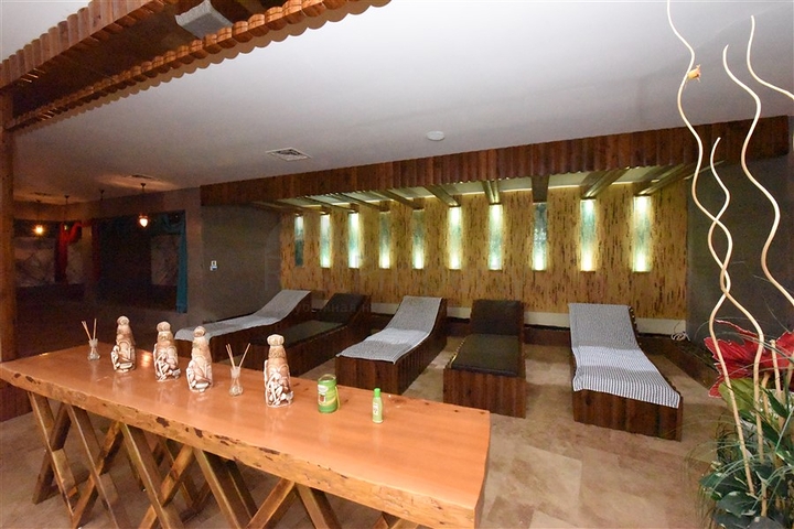 دوبلكس 3 غرف وصالة مفروشة - ضمن مجمع يضم كافة الخدمات في كاستل / الانيا 