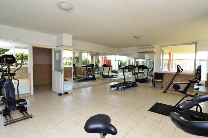 اطلالة بحرية - شقة غرفتين وصالة مفروشة - ضمن مجمع سكني - في الانيا 