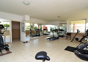 اطلالة بحرية - شقة غرفتين وصالة مفروشة - ضمن مجمع سكني - في الانيا 