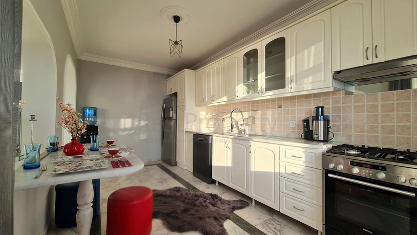 اطلالة بحر مباشرة - شقة غرفتين وصالة مطبخ منفصل - في محمودلار / الانيا 