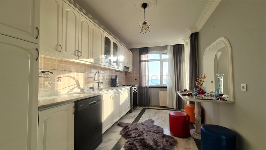 اطلالة بحر مباشرة - شقة غرفتين وصالة مطبخ منفصل - في محمودلار / الانيا 