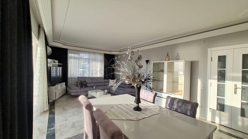 اطلالة بحر مباشرة - شقة غرفتين وصالة مطبخ منفصل - في محمودلار / الانيا 