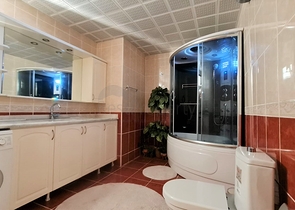 اطلالة بحر مباشرة - شقة غرفتين وصالة مطبخ منفصل - في محمودلار / الانيا 