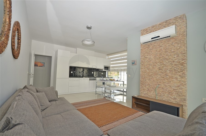 دوبلكس 3 غرف وصالة -مفروشة بأناقة -ضمن مجمع يضم كافة الخدمات - في كاستل / الانيا 