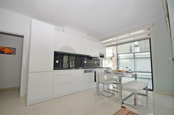 دوبلكس 3 غرف وصالة -مفروشة بأناقة -ضمن مجمع يضم كافة الخدمات - في كاستل / الانيا 