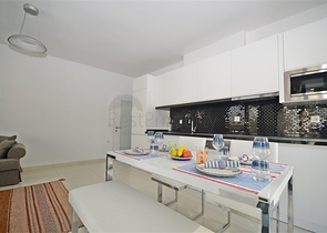 دوبلكس 3 غرف وصالة -مفروشة بأناقة -ضمن مجمع يضم كافة الخدمات - في كاستل / الانيا 