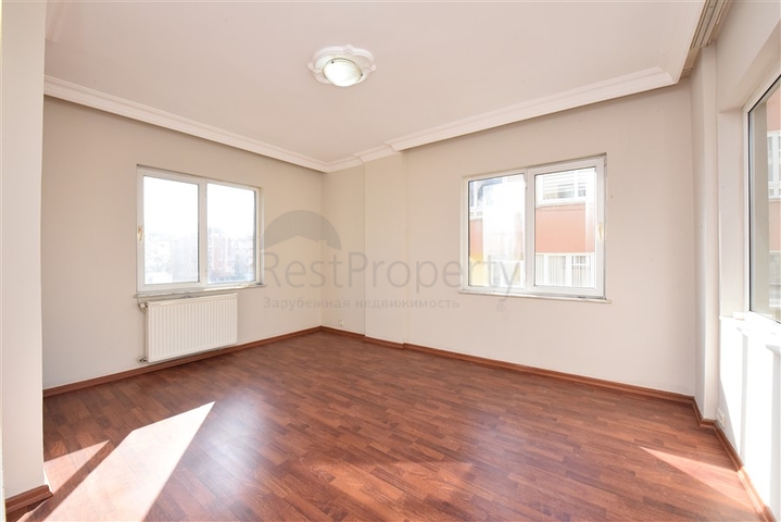 شقة عائلية واسعة - تصميم 3 غرف وصالة - في مركز الانيا 