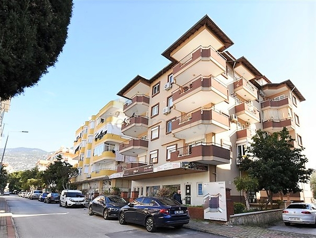 شقة عائلية واسعة - تصميم 3 غرف وصالة - في مركز الانيا 