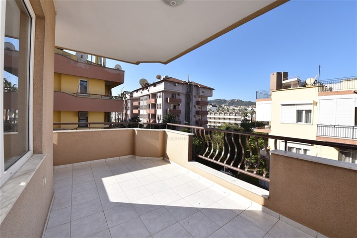 شقة عائلية واسعة - تصميم 3 غرف وصالة - في مركز الانيا 