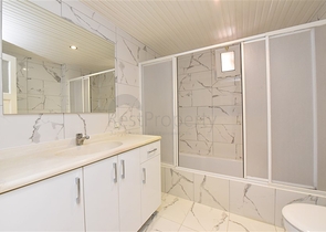 شقة عائلية واسعة - تصميم 3 غرف وصالة - في مركز الانيا 