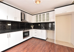 شقة عائلية واسعة - تصميم 3 غرف وصالة - في مركز الانيا 