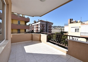 شقة عائلية واسعة - تصميم 3 غرف وصالة - في مركز الانيا 