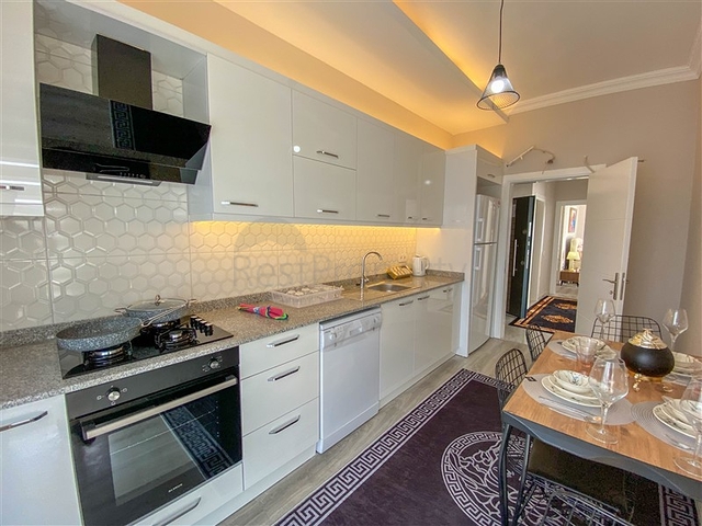 شقة زاوية - غرفتين وصالة مع مطبخ منفصل - مفروشة وضمن مجمع جديد - في ديمرتاش / الانيا 