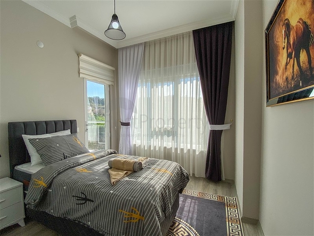 شقة زاوية - غرفتين وصالة مع مطبخ منفصل - مفروشة وضمن مجمع جديد - في ديمرتاش / الانيا 